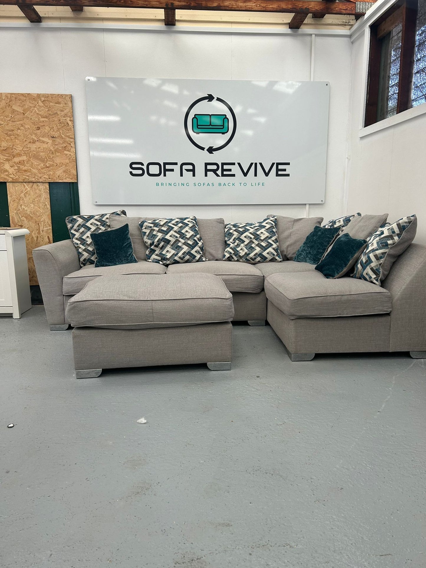 Grey OAK Furniture Land Nebraska Corner Sofa With Matching Pouffe