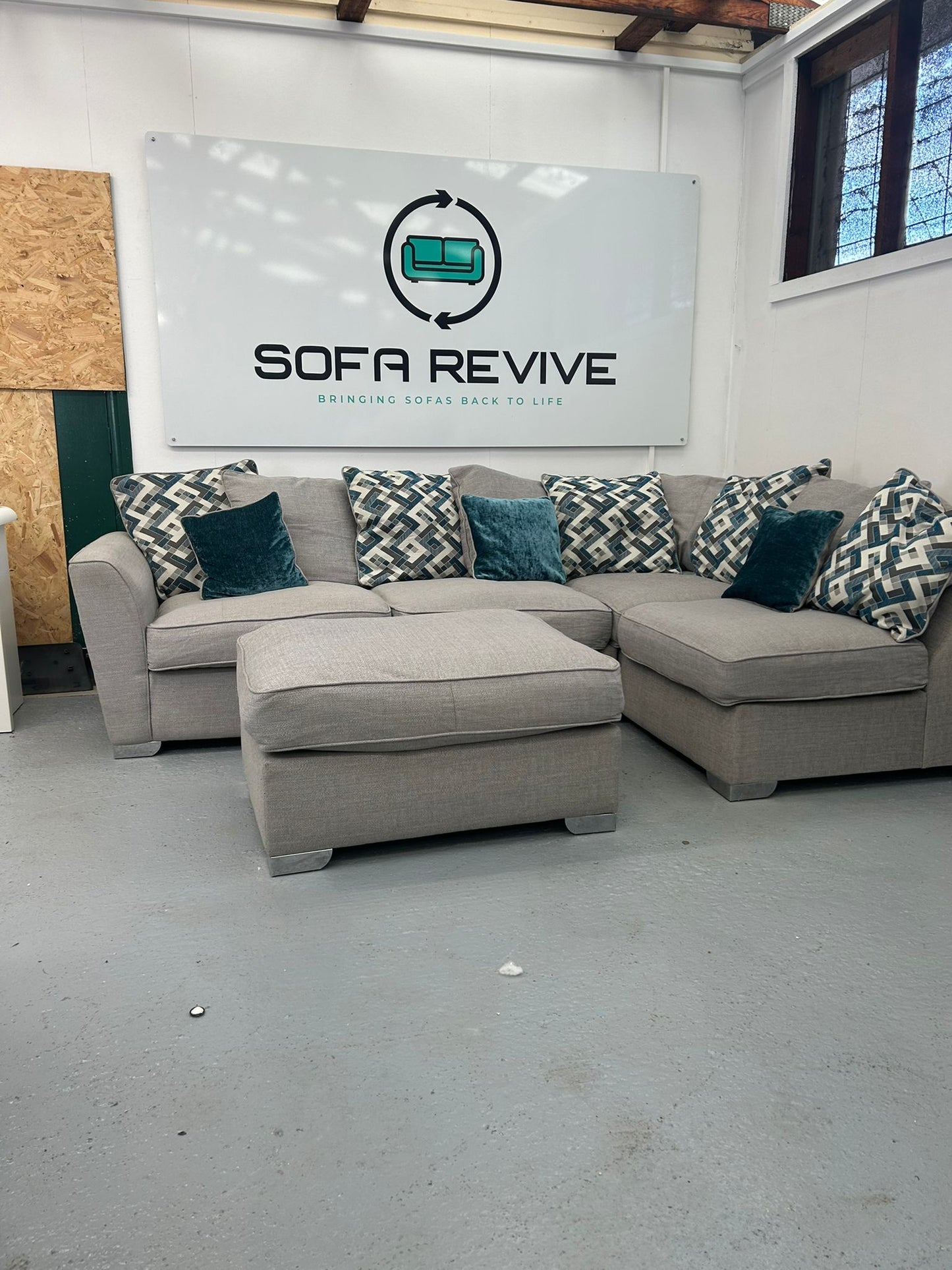 Grey OAK Furniture Land Nebraska Corner Sofa With Matching Pouffe